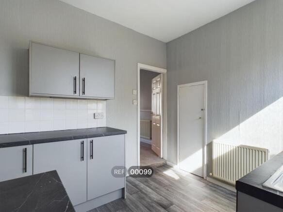 2 bed Terraced to rent Image 4