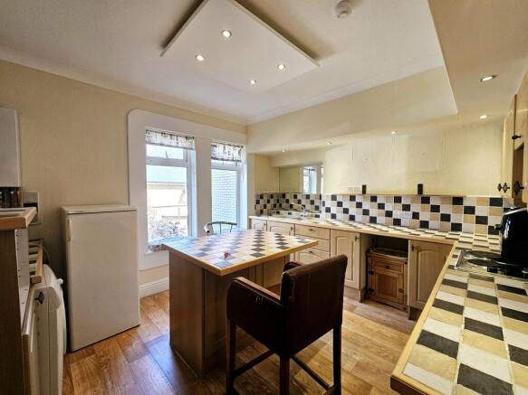 4 bed Block of Apartments for sale Image 7