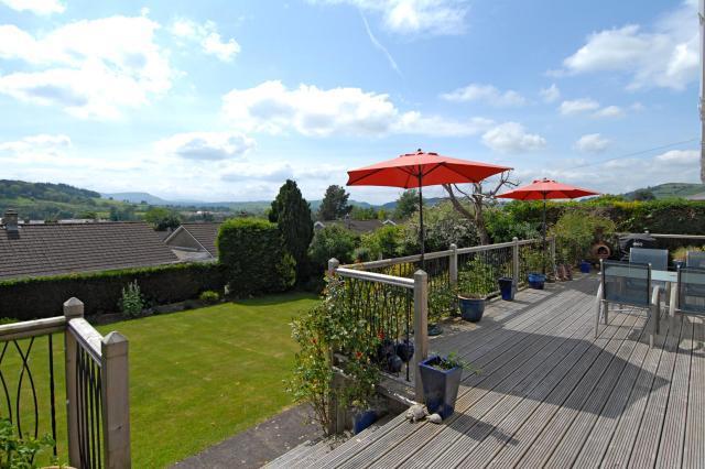 Rear Garden with Vie
