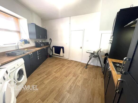 Kitchen  1.JPG