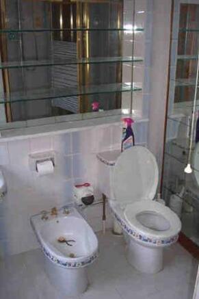 SHOWER ROOM