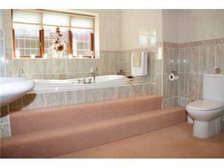 Bathroom (ground floor).