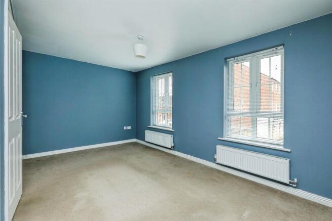 4 bed Town House for sale Image 5