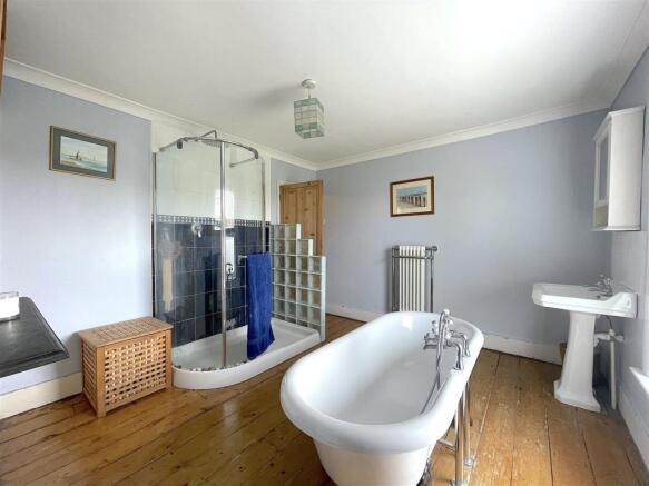 Bathroom (2).jpeg