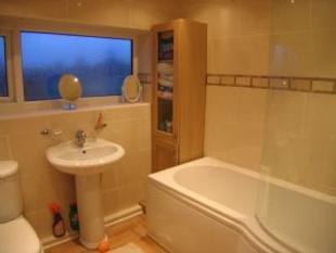 48 Lynholme Rd bath