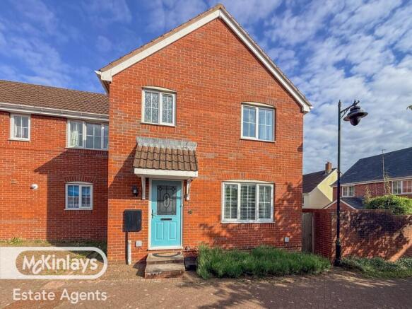 Modern Three Bedroom Semi-Detached Home with Sout