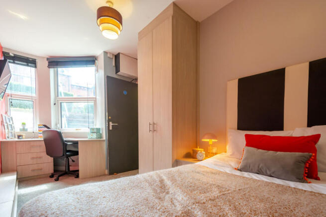 5 bed Flat to rent Image 6