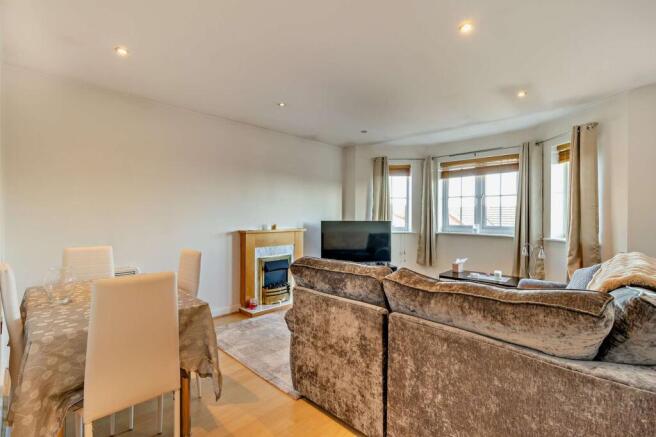2 bed Flat for sale Image 4