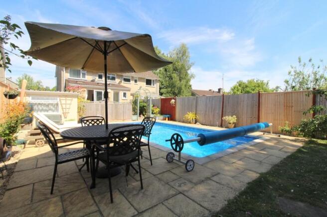REAR GARDEN DININ...