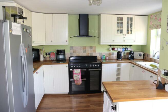 FAMILY DINING KITCHEN