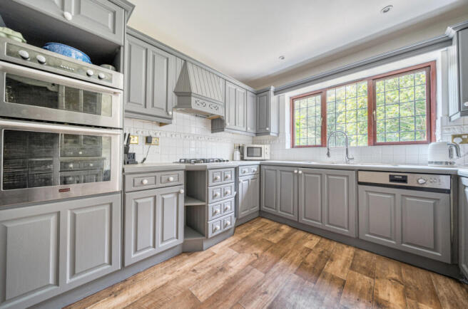 1339811-55-689c8c...