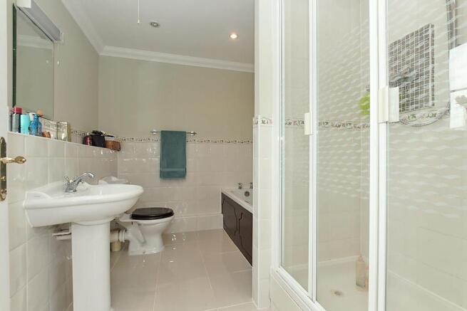 Den-Bed-1-En-Suite.j