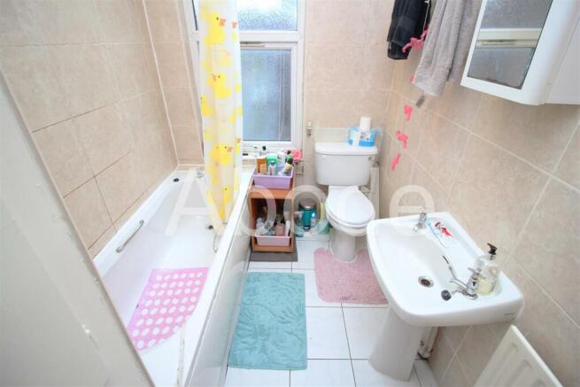 4 bed House to rent Image 7