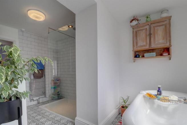 Family Bathroom 1.2.jpg