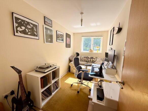 2 bed Flat for sale Image 6