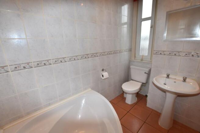 Bathroom (2) (Custom).JPG