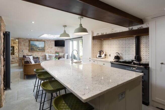 5 bed Detached to rent Image 5