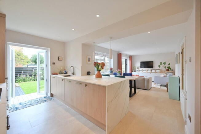 4 bed Detached for sale Image 12