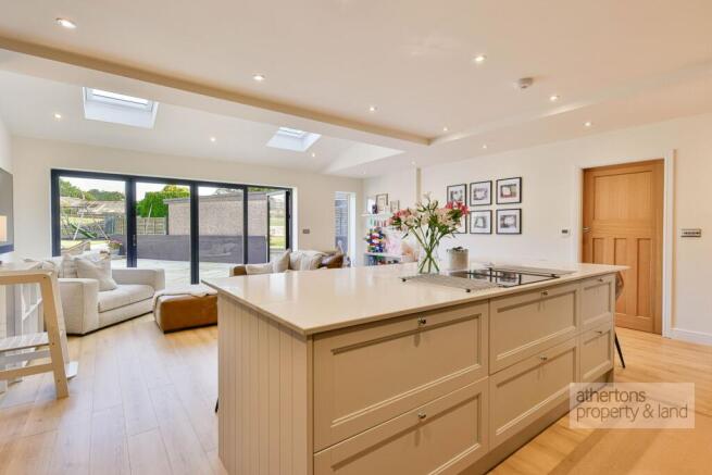 4 bed Semi-Detached for sale Image 10