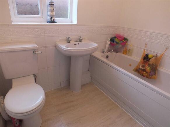FAMILY BATHROOM/WC