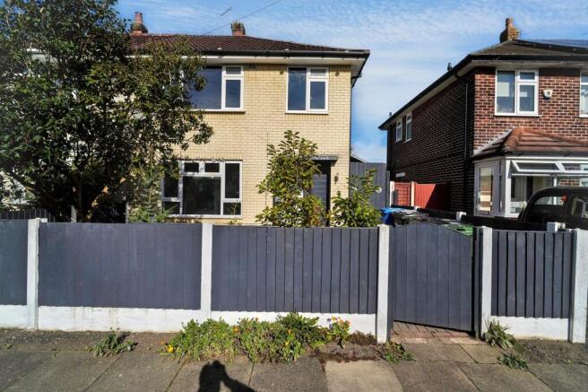257 Kingsway Park, Urmston, Manchester M41 7EE