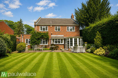 Woodlands Close, Hoddesdon | Detached Family Home | South-Facing Garden | Double Garage