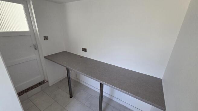 3 bed Semi-Detached to rent Image 6