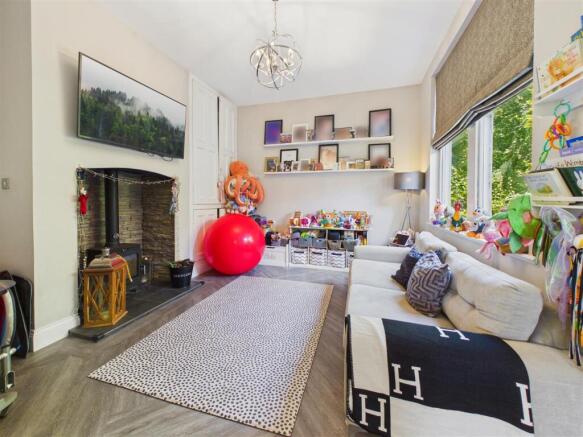 5 bed Semi-Detached for sale Image 7
