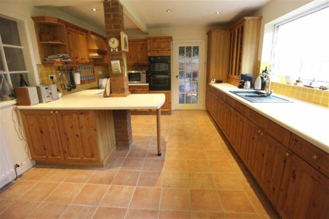 KITCHEN/BREAKFAST RO