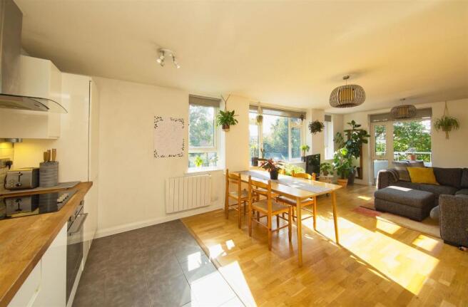 1 Hillside Ct. 2197.jpg