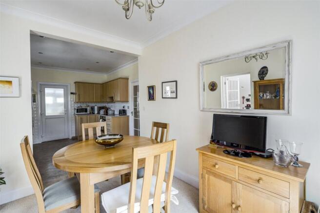 West Drive, Ferring, Worthing, West Sussex, BN12 photo 4