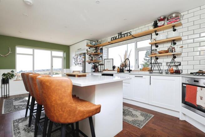 4 bed Semi-Detached for sale Image 6