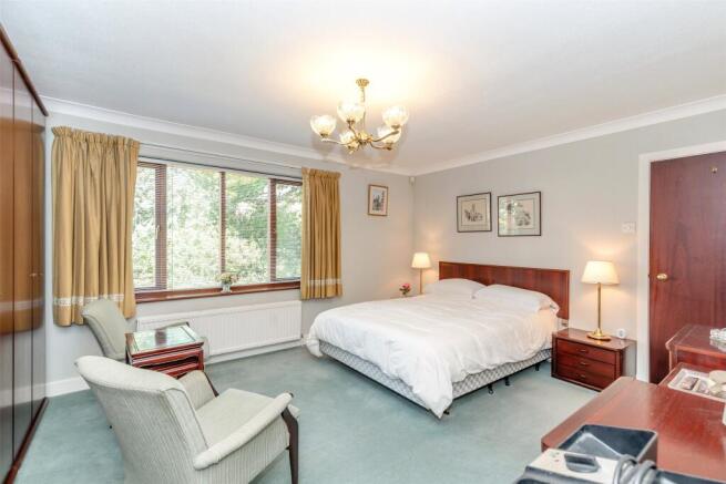 4 bed Detached for sale Image 12