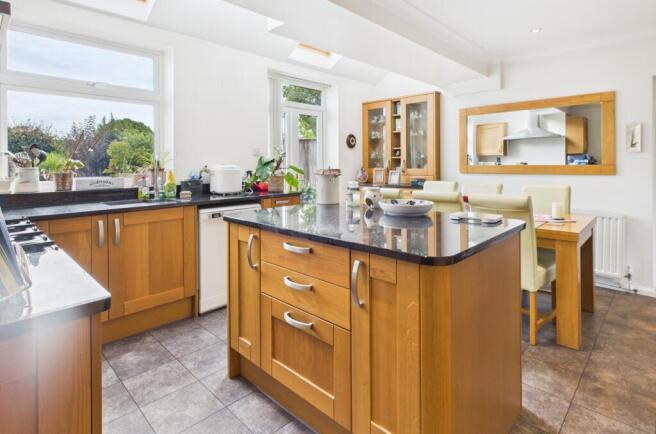 CAM02519G0-PR0326-STILL016