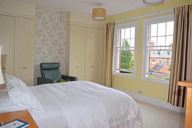 15 Clive Road, bed 2.jpg