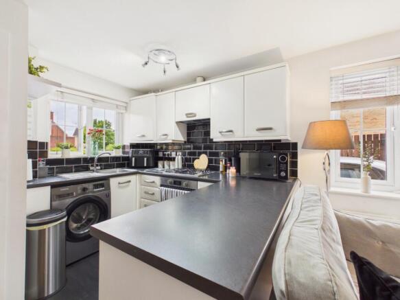 2 bed Semi-Detached for sale Image 5