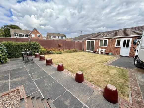 2 bed Semi-Detached Bungalow for sale Image 4