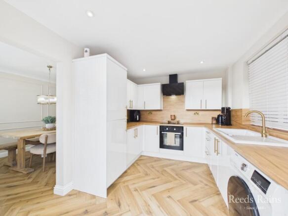 3 bed Semi-Detached for sale Image 12
