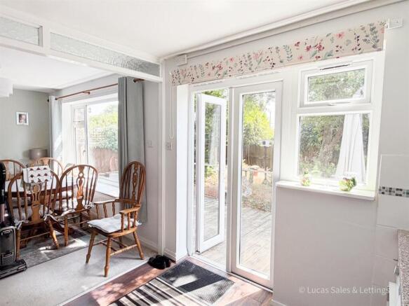 4 Byron Rd Kettering-2.jpg