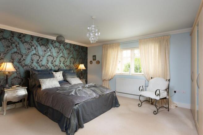 6 bed Detached for sale Image 10