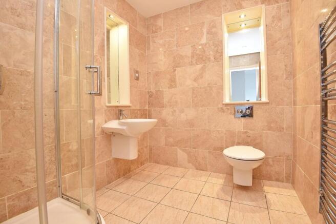3 bed Flat for sale Image 5