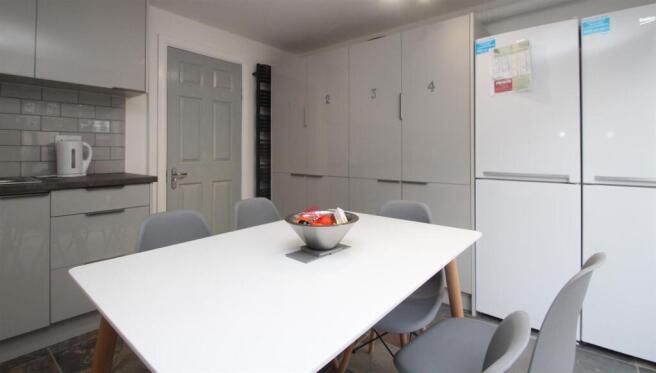 11 Argyll Road Kitchen 2.jpg