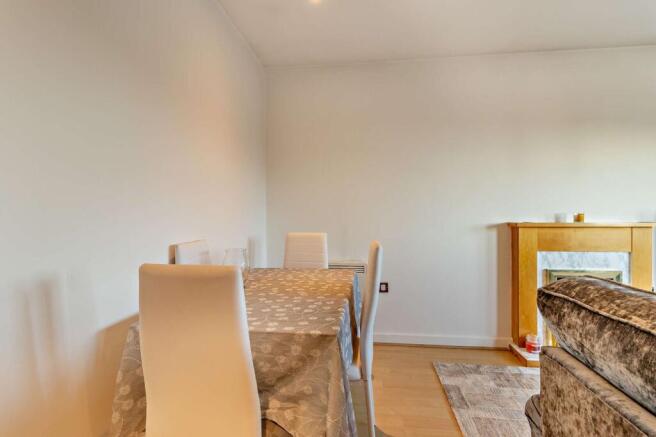 2 bed Flat for sale Image 5