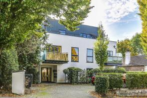 Flat 3, 22 Grosvenor Place, Station Road, Whyteleafe CR3 0EP