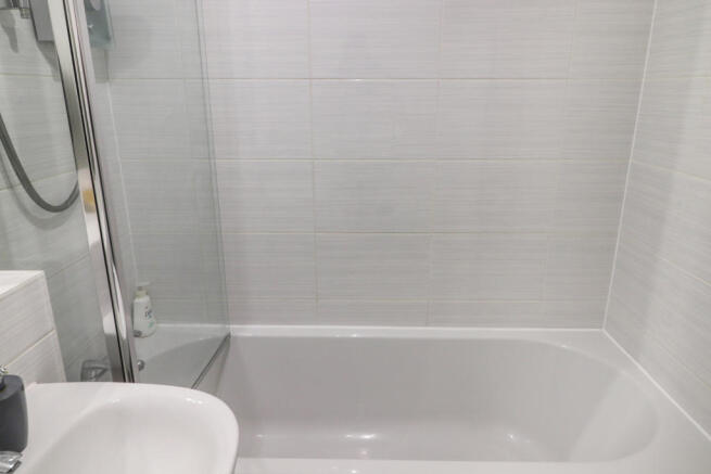 Bathroom 2.JPG
