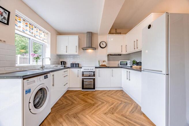 Green Avenue, Davenham, CW9 photo 4
