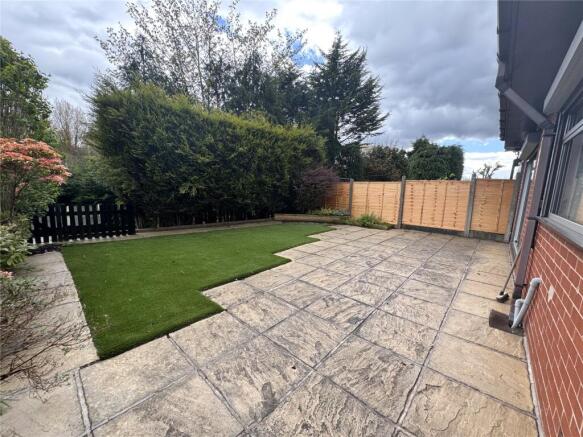 4 bed Semi-Detached to rent Image 12
