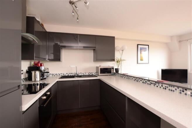 Kitchen / Lounge Area