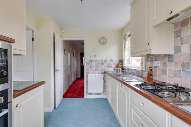 4 bed Detached for sale Image 8