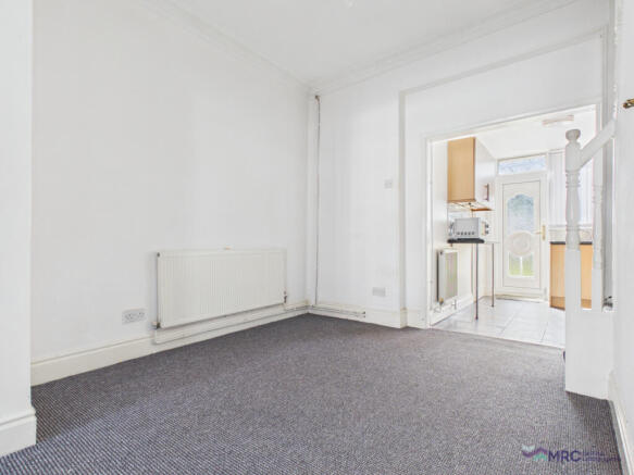 2 bed Terraced to rent Image 5